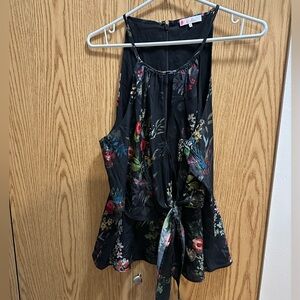 Parker top. Lightweight. 100% polyester fabric and lining. Hem lands at hips